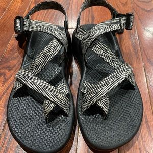 EUC Chaco Z/2 Classic in Trap B&W (Sz 8)